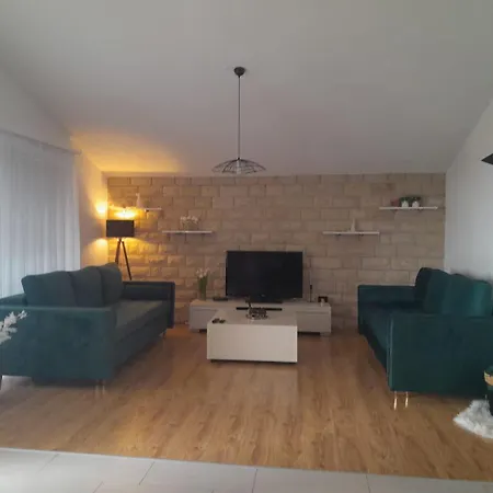 Apartment With Private Pool Rupalj