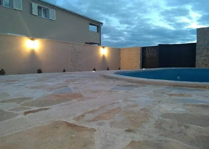 Apartment With Private Pool *