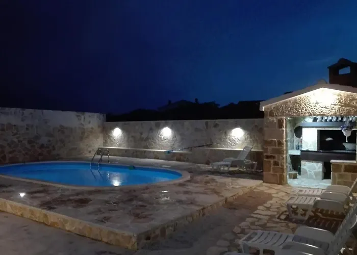 With Private Pool *