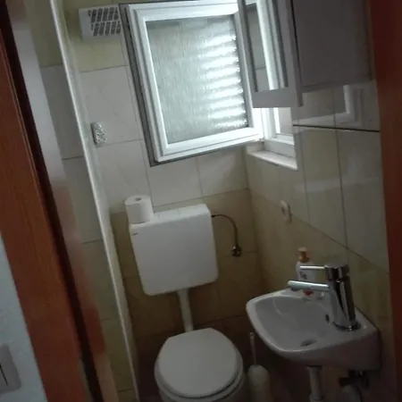 Apartment With Private Pool Rupalj